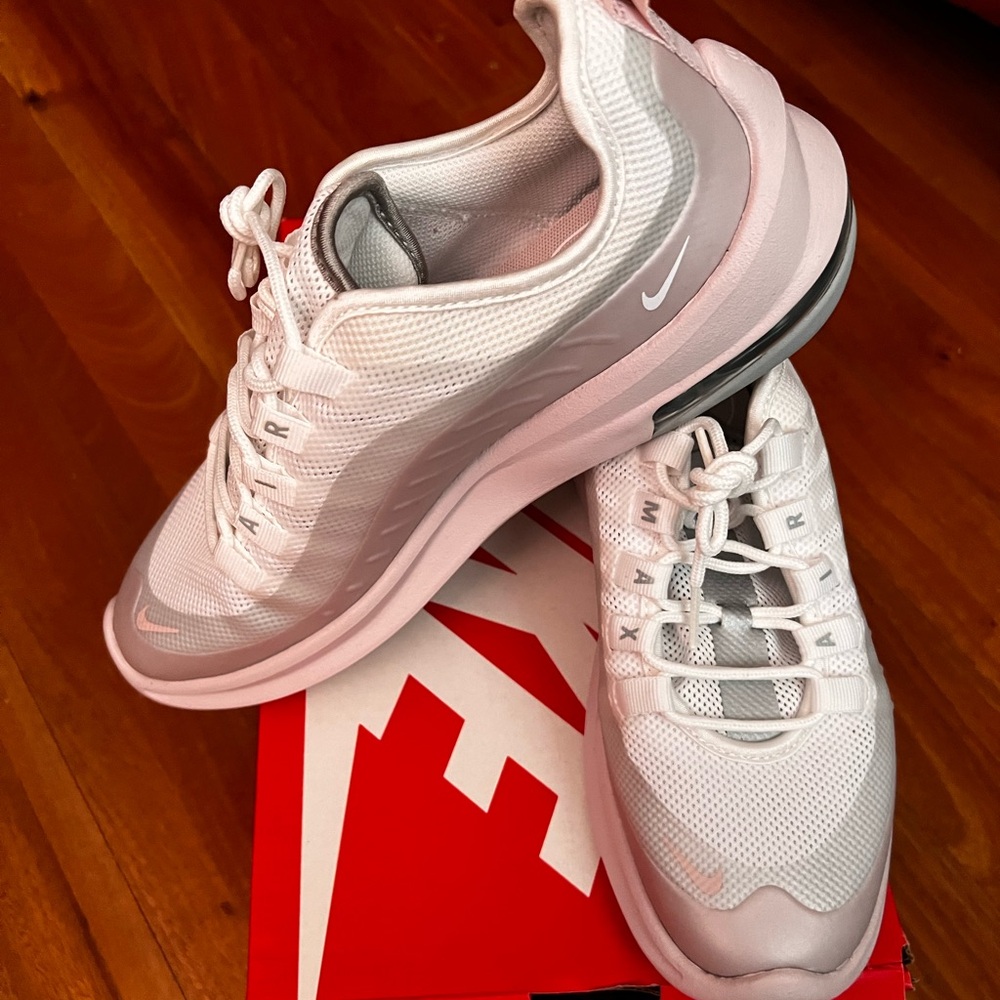 NIKE AIR MAX AXIS